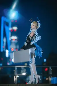 Coser Hua Qi Hana's Stunning Honkai Star Rail Cosplay: Futuristic Maid Warrior 飞鸟马时-6