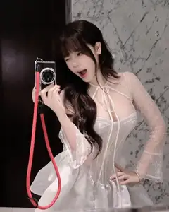 TikToker Nguyen Quynh Anh: Cinderella Beauty Steals the Show in Stunning Artistic Photoshoot-2