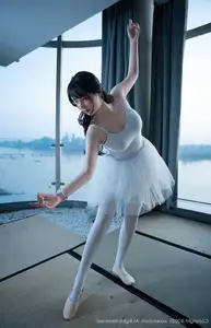 Ruan Qing XuiRen No.10575: Captivating Grace in a Pristine White Ballet Ensemble-16