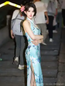 XiuRen No.10594: Li Shuang Er's Graceful Charm in a Modern Cheongsam, Captivating Asian Beauty.-40