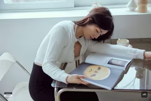 Discover Min.E LE LEHF-207: Serene Beauty & Relaxed Charm with a Book-7