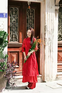 VGU No.27: Radiant Smile in Red Ao Dai, Capturing Vietnamese Traditional Beauty-11