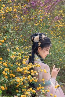 Coser Nnian as Begonia Fairy: Ethereal Beauty in a Fairytale Garden-38