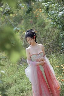 Coser Nnian as Begonia Fairy: Ethereal Beauty in a Fairytale Garden-17