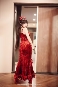 Coser Mu Mu Momo: Alluring Red Attire & Intimate Charm-16