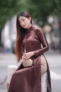 Discover the Alluring Beauty of Vietnamese Traditional Ao Dai 1000024907-12