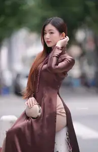 Discover the Alluring Beauty of Vietnamese Traditional Ao Dai 1000024907-11