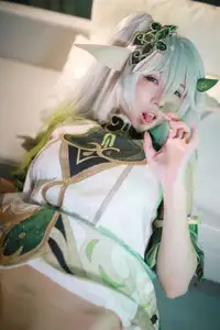 Enchanting Nahida Cosplay by Coser Uesugi Erika: A Divine and Playful Transformation!-0
