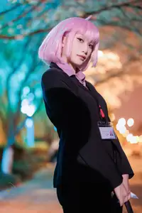 Coser Cien HamanOL: Captivating Pink-Haired Office Lady Cosplay by the City Lights-3