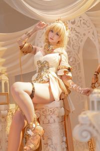 Coser AzuNyan Transforms into a Dreamy Fairy in a Pure White Dress from the June 2025 Collection-1