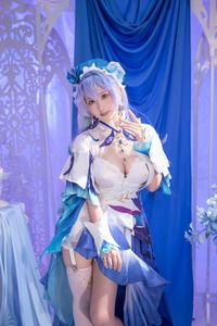 Coser AzuNyan Transforms into a Dreamy Fairy in a Pure White Dress from the June 2025 Collection-31