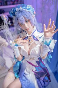 Coser AzuNyan Transforms into a Dreamy Fairy in a Pure White Dress from the June 2025 Collection-5