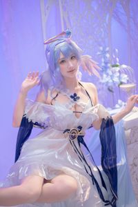 Coser AzuNyan Transforms into a Dreamy Fairy in a Pure White Dress from the June 2025 Collection-3
