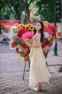 XVG No.1: Vietnamese Muse Blooms Beside a Colorful Flower Cart Elegance on City Streets [1000019847.jpg]-8
