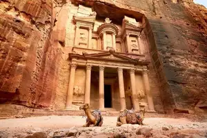 Petra: Ancient Stone-Carved Marvel of the Middle East. Explore the Mysterious Rose City.-2