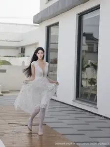 Li Shuang Er No.10661: Ethereal Beauty in a Sexy White Gown-0