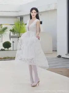 Li Shuang Er No.10661: Ethereal Beauty in a Sexy White Gown-5