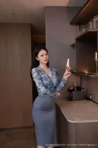 XiuRen No.10693 An Ran: Alluring Elegance in a Unique Fashion Photoshoot-16