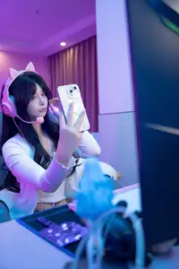 Coser yuuhui: "Accidental" Livestream Part1 | Captivating Gaming Streamer Moment.-3
