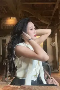 VGU No.194 Elegant Beauty of a Long-Haired Girl in a Rustic Cafe Setting-0