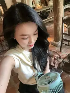 VGU No.194 Elegant Beauty of a Long-Haired Girl in a Rustic Cafe Setting-1