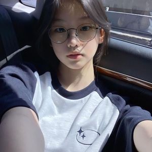 French Bangs Hairstyle Flaw Concealing Enhances Beautiful Girls Elegant Charm-27