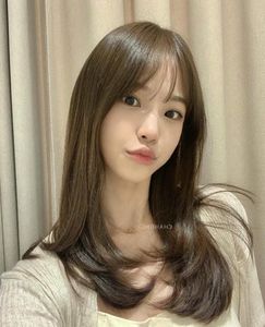 French Bangs Hairstyle Flaw Concealing Enhances Beautiful Girls Elegant Charm-11