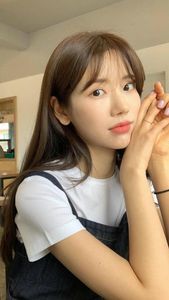 French Bangs Hairstyle Flaw Concealing Enhances Beautiful Girls Elegant Charm-6