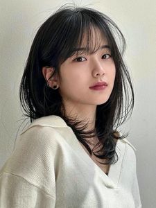 French Bangs Hairstyle Flaw Concealing Enhances Beautiful Girls Elegant Charm-29