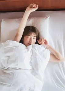 Risa Yukihira's Radiant Smile: Captivating Japanese Beauty in a Natural Setting. Discover Her Allure!-1