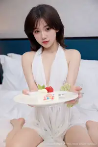 XiuRen No.10584: Zhi Zhi's Alluring Elegance in a Chic White Mini Dress-9