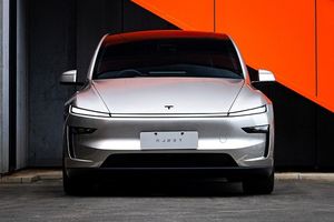 First Look: Tesla Model Y L 2025 in China – Featuring 3 Rows and Advanced EV Tech-0