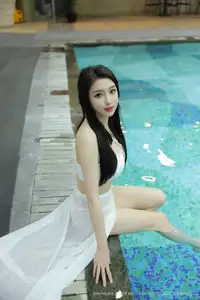 Captivating Su Yi Nuo: White Bikini Elegance by the Pool - XiuRen No.10441-11