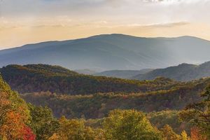 Explore Great Smoky Mountains National Park Majestic Appalachian Trail amidst US Mountain Scenery-6
