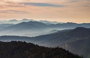 Explore Great Smoky Mountains National Park Majestic Appalachian Trail amidst US Mountain Scenery-3