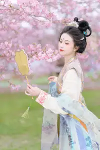 Discover Ke Ke K's Timeless Hanfu Beauty Amidst Romantic Cherry Blossoms Vol.8528-1