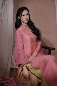 Elegant Vietnamese Volleyball Star Nguyen Thi Phuong Celebrates Lunar New Year in Stunning Traditional Ao Dai Fashion-4
