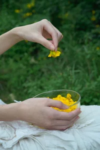 Elegant Art Photography Vol.9121 Featuring A Ji Yuan Zi: A Stunning Portrait Collection Amidst Blooming Yellow and Green Locust Flowers-1