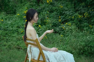 Elegant Art Photography Vol.9121 Featuring A Ji Yuan Zi: A Stunning Portrait Collection Amidst Blooming Yellow and Green Locust Flowers-5