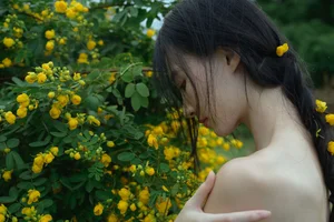 Elegant Art Photography Vol.9121 Featuring A Ji Yuan Zi: A Stunning Portrait Collection Amidst Blooming Yellow and Green Locust Flowers-14