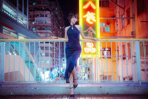 Coser Ely_eee as Reiko Kujirai B: Elegant Night Street Vibe with a Feline Friend-16