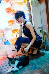 Coser Ely_eee as Reiko Kujirai B: Elegant Night Street Vibe with a Feline Friend-0