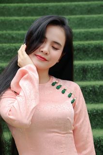 Traditional Vietnamese Silk Ao Dai Portrait: Elegant Asian Beauty - Gentle Woman Wallpaper HD-1