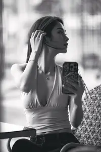 Trinh My Duyen shines with elegant style, captivating aura.-6