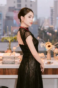 Stunning Beauty Transformation of Da Nang Influencer Nhat Le: Latest Trendy Looks and Modern Fashion Inspiration-1