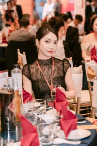 Stunning Beauty Transformation of Da Nang Influencer Nhat Le: Latest Trendy Looks and Modern Fashion Inspiration-9