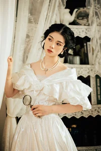 Timeless Grace: Discover Xuan Xuan’s Retro Portraits in a Captivating Oil Painting Aesthetic-17