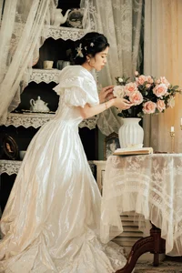 Timeless Grace: Discover Xuan Xuan’s Retro Portraits in a Captivating Oil Painting Aesthetic-16