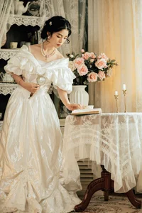 Timeless Grace: Discover Xuan Xuan’s Retro Portraits in a Captivating Oil Painting Aesthetic-18