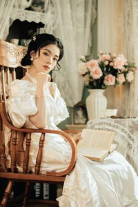 Timeless Grace: Discover Xuan Xuan’s Retro Portraits in a Captivating Oil Painting Aesthetic-10